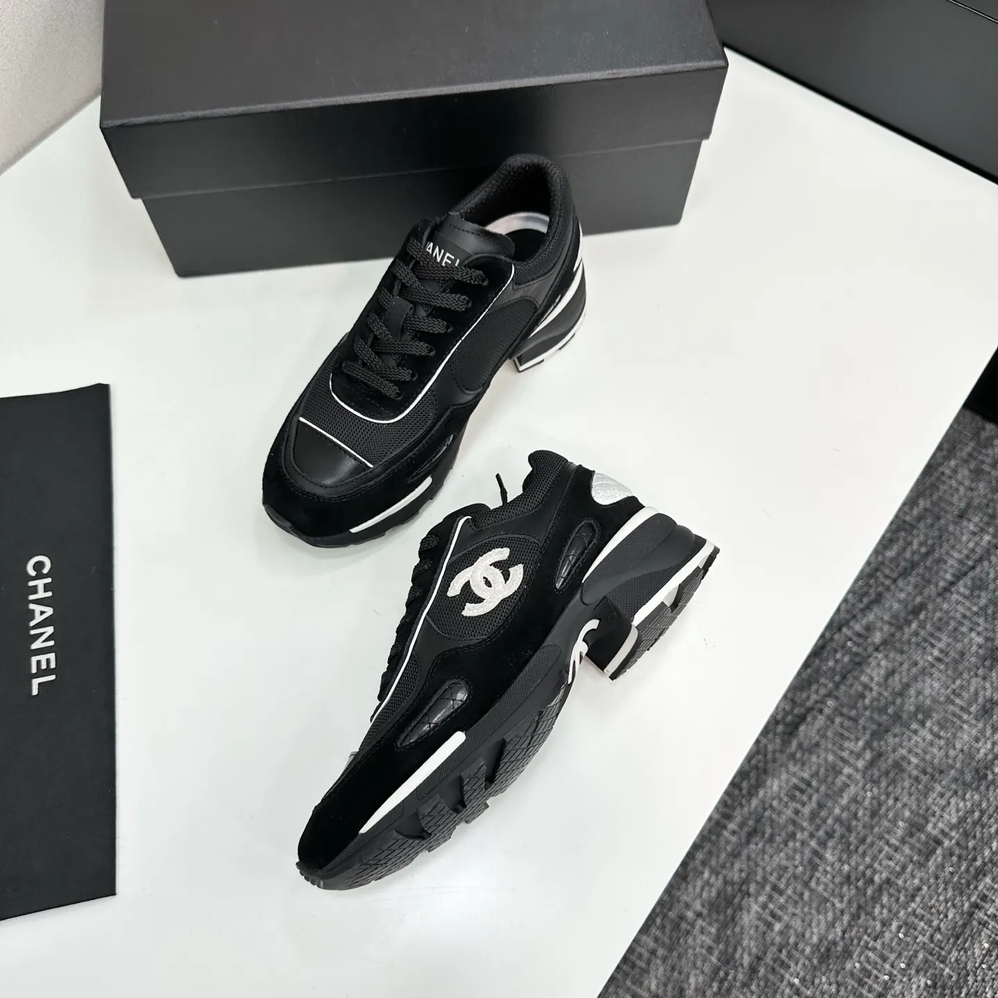 👟👟Ex-factory price 640👟👟Chanel Panda Shoes! 2025 counter's top casual sports shoes. This classic design; the upper is electro-embroidered with a variety of techniques; the outsole is fashionable and sporty; the unusual inclusion of a variety of color matching elements... The diversified mix and match is very good-looking and versatile, and can be used for leisure, fashion, sports, and outdoor... ꫛꫀꪝ Go➫ Materials: ❶Upper made of: original imported first-layer silk cowhide + original waterproof cloth + original first-layer cowhide ❷Inner lining: Original Yangli+wang ❸ Outsole based on: Original TPU combination outsole Counter boutique packaging complete set for women 35–41